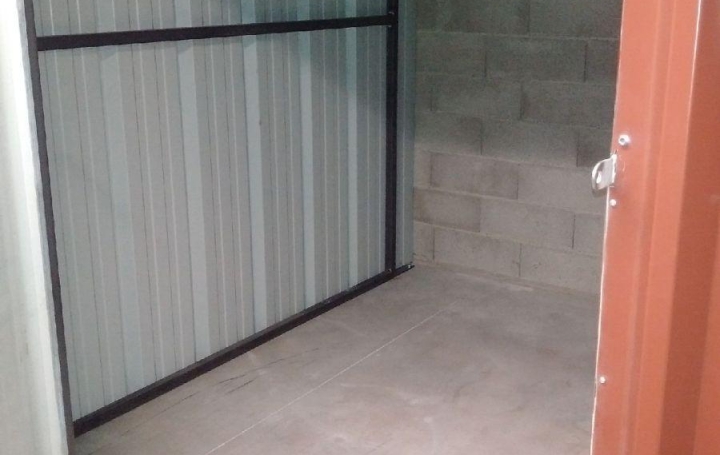 Garage   PEYROLLES-EN-PROVENCE  6 m2 110 € 